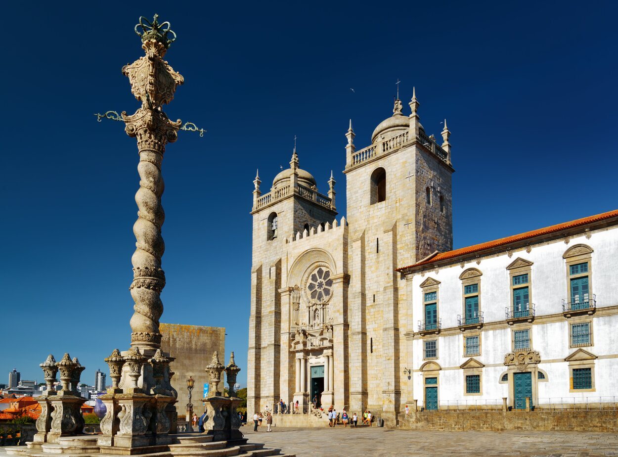 Fachada de la catedral de Oporto