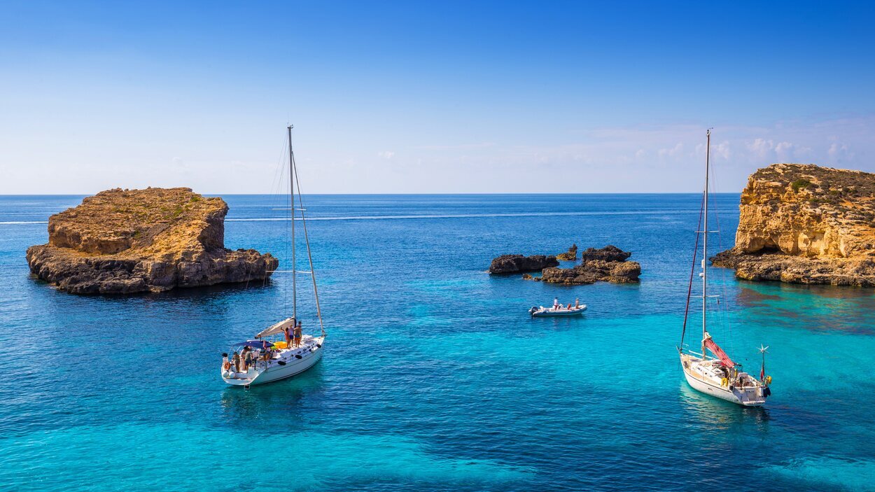 Laguna azul de la isla Comino, en Malta