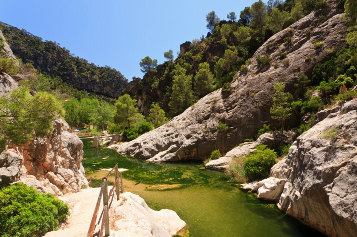 La Fontcalda es un balneario natural situado en la provincia de Tarragona cuyas aguas brotan a 28ºC | Terres del Ebre