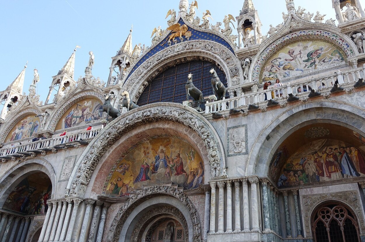 Fachada de la Basílica de San Marcos, que es también la catedral de Venecia