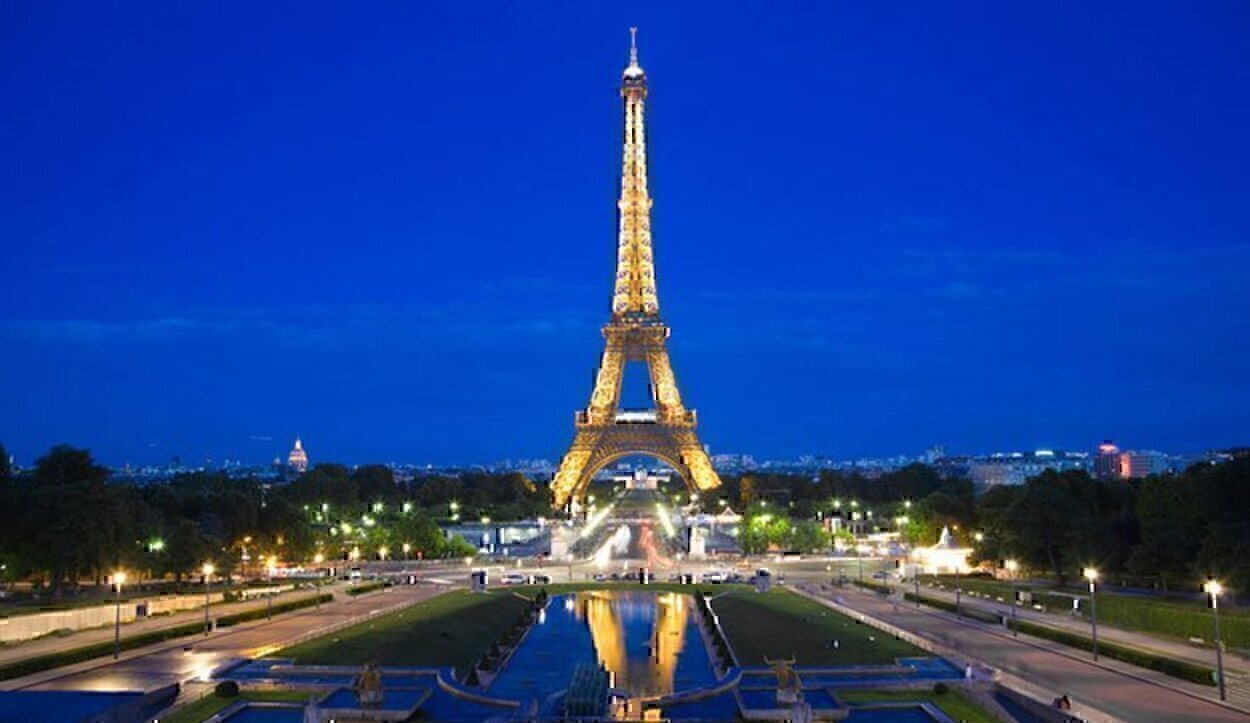Desde la Tour Eiffel se tiene una vista majestuosa de la ciudad de París