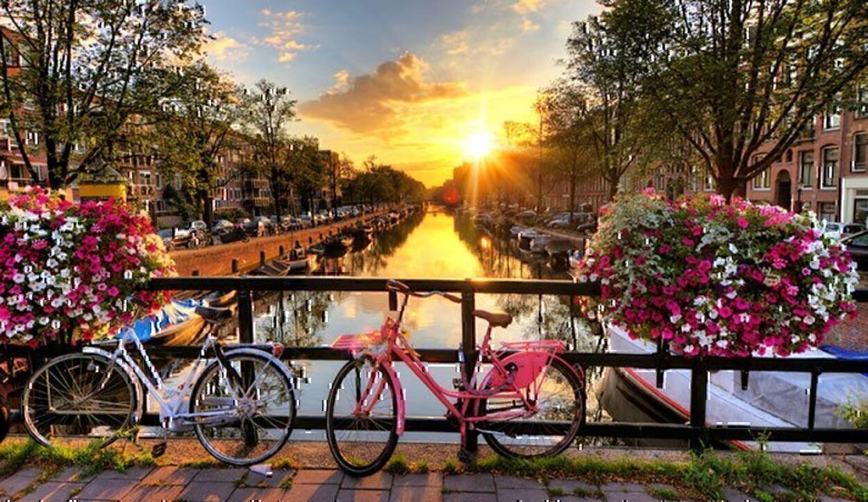 Sus edificios, sus museos, sus canales... Amsterdam enamora a cualquiera