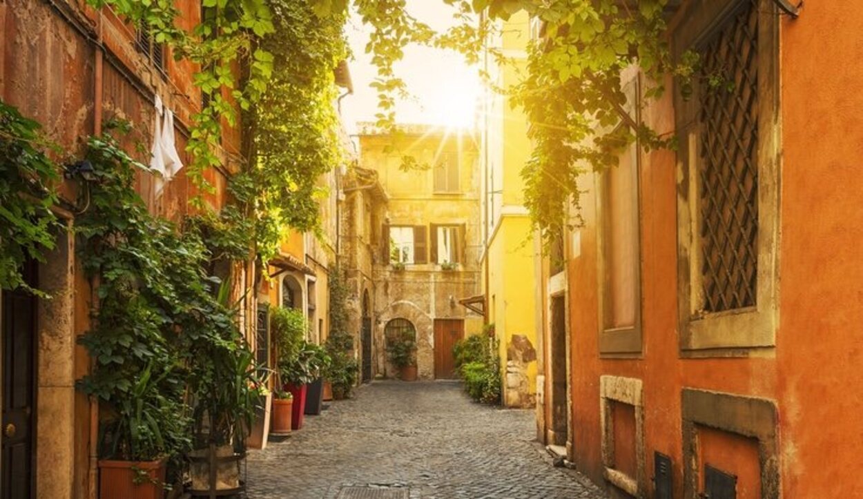 El barrio del Trastevere está situado al otro lado del río Tíber y destaca por su ambiente intimista