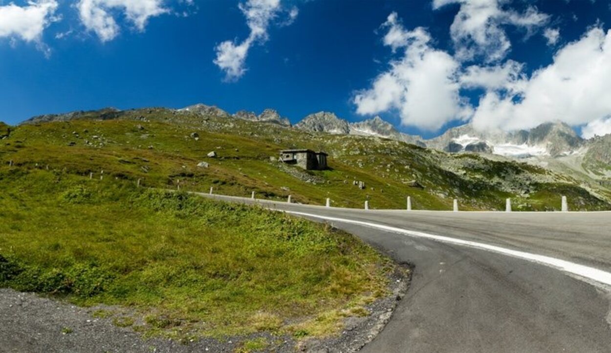 La gran ruta de Suiza se compone de más de 1.600 kilómetros de recorrido en carretera