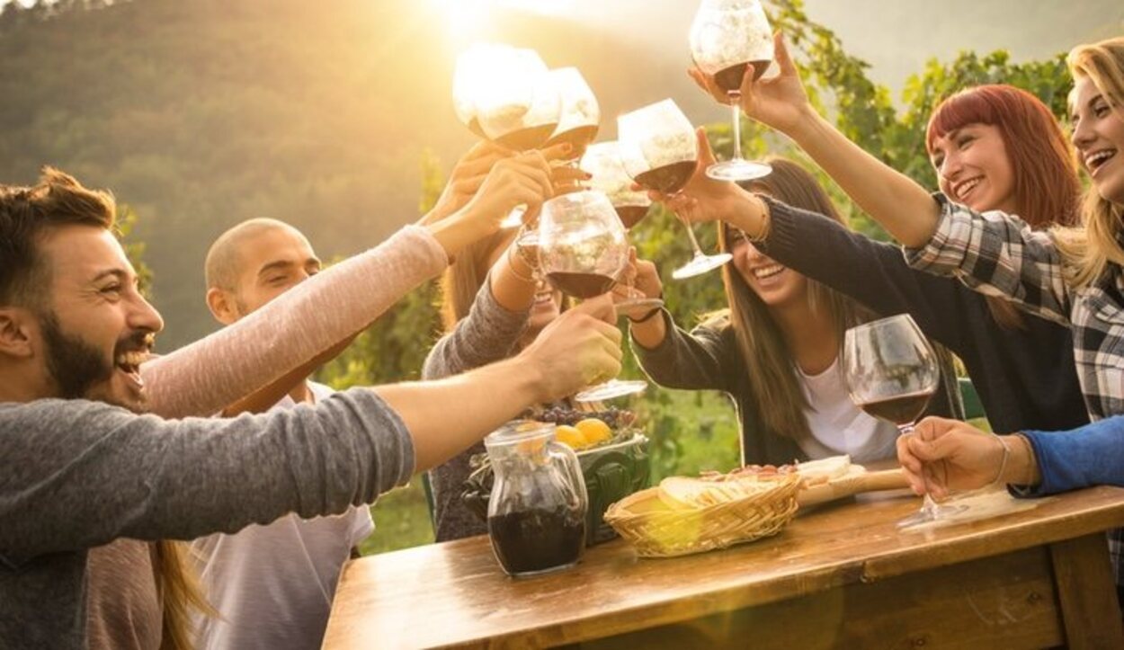 En la feria Riberjoven se pueden degustar vinos de todas las clases, acompañados de pinchos o tapas