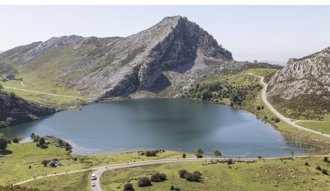 Para poder llegar a Los Lagos de Covadonga hay que dirigirse a Cangas de Onís