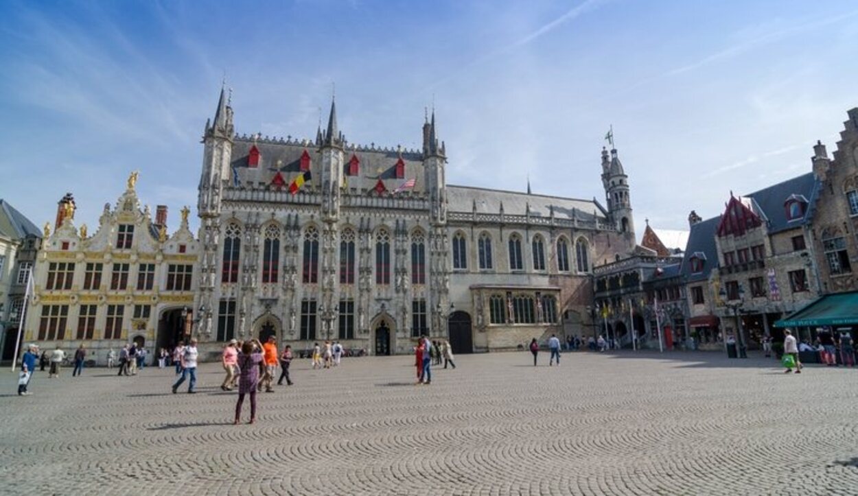 La Plaza Burg es donde están situados el Ayuntamiento y el palacio de Justicia