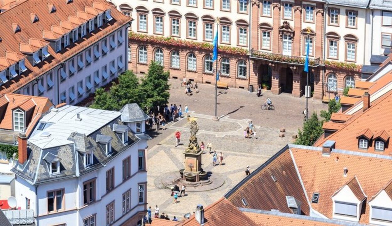 La plaza en frente de la Universidad de Heidelberg
