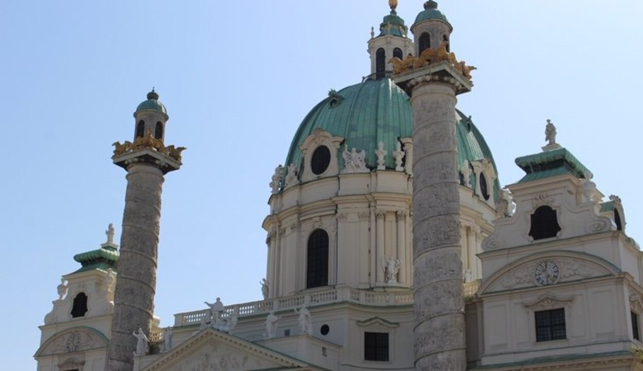 La Iglesia de San Carlos Borromeo en Viena