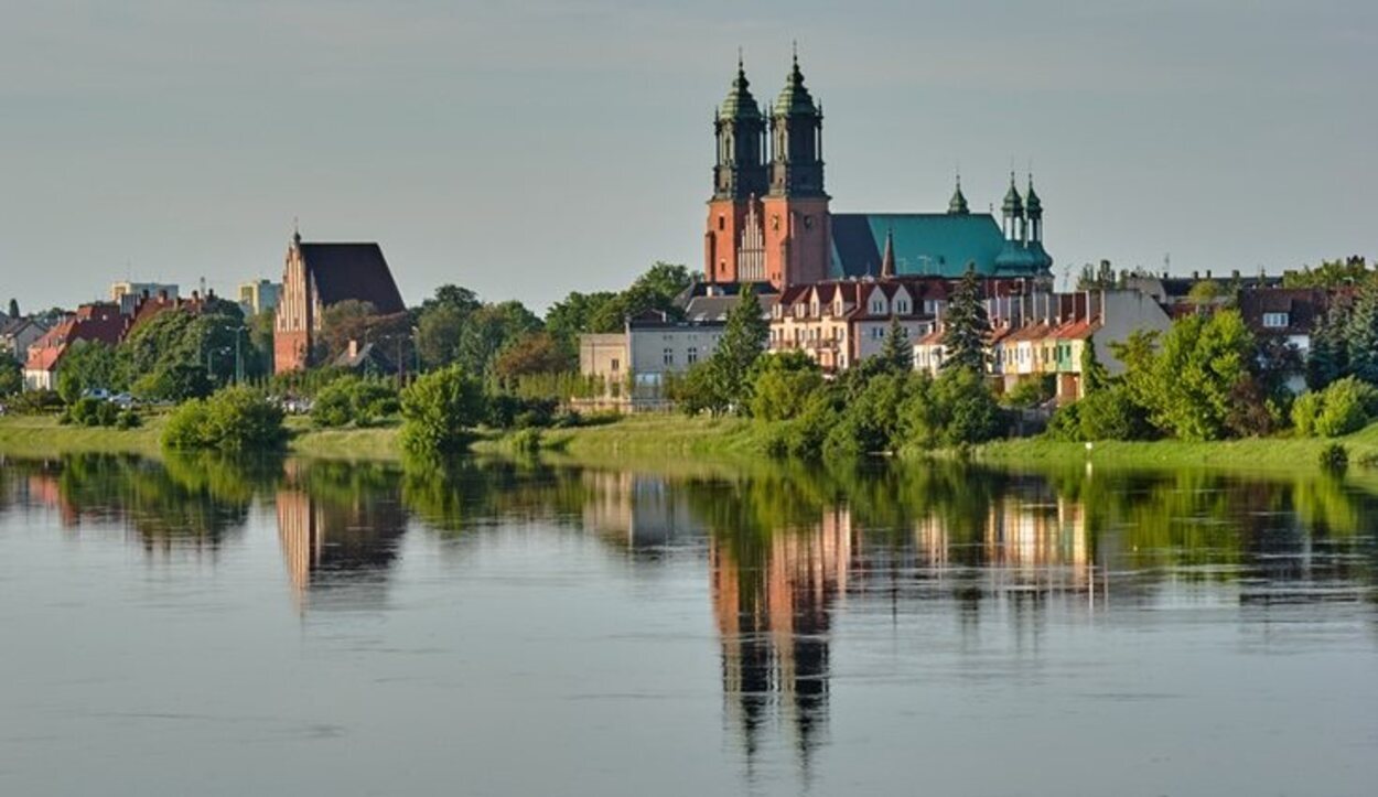 A orillas del río Varta, en 'Ostrow Tumski', se erige la Catedral de Poznan