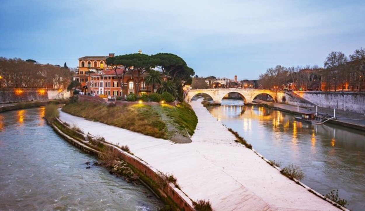 Vista panorámica del río de Trasteve en Roma