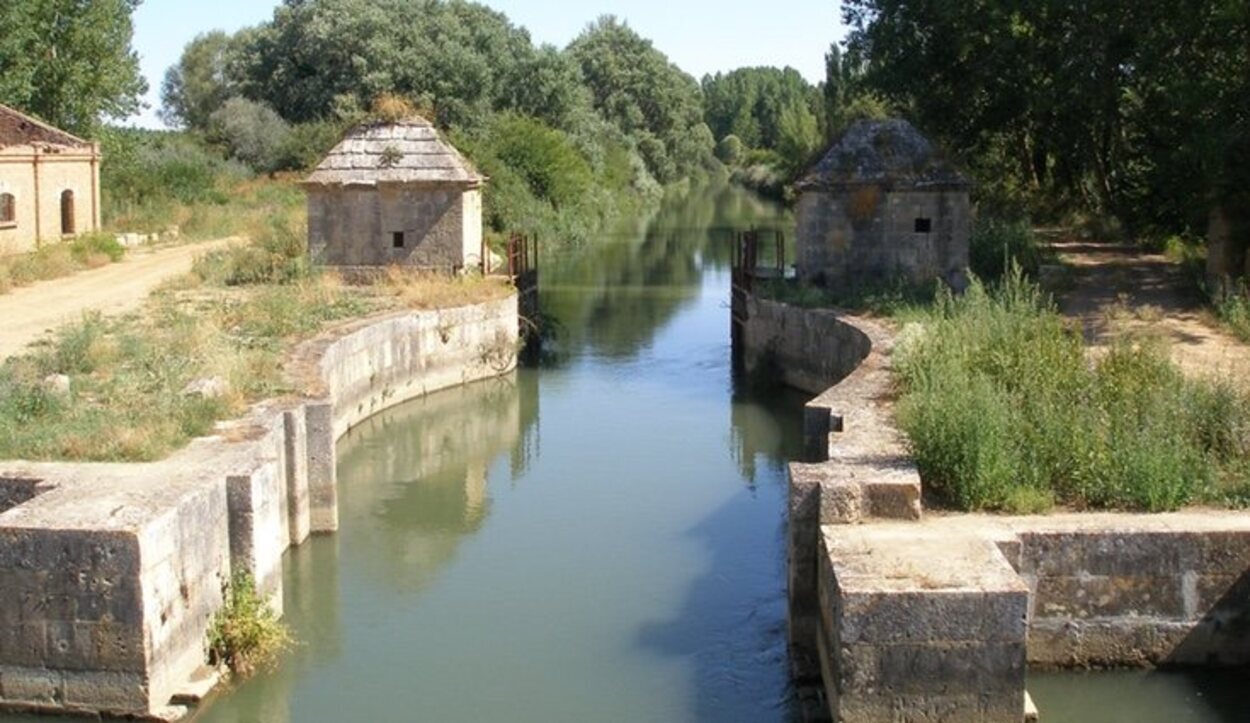 El Canal de Castilla es un atractivo turístico muy activo