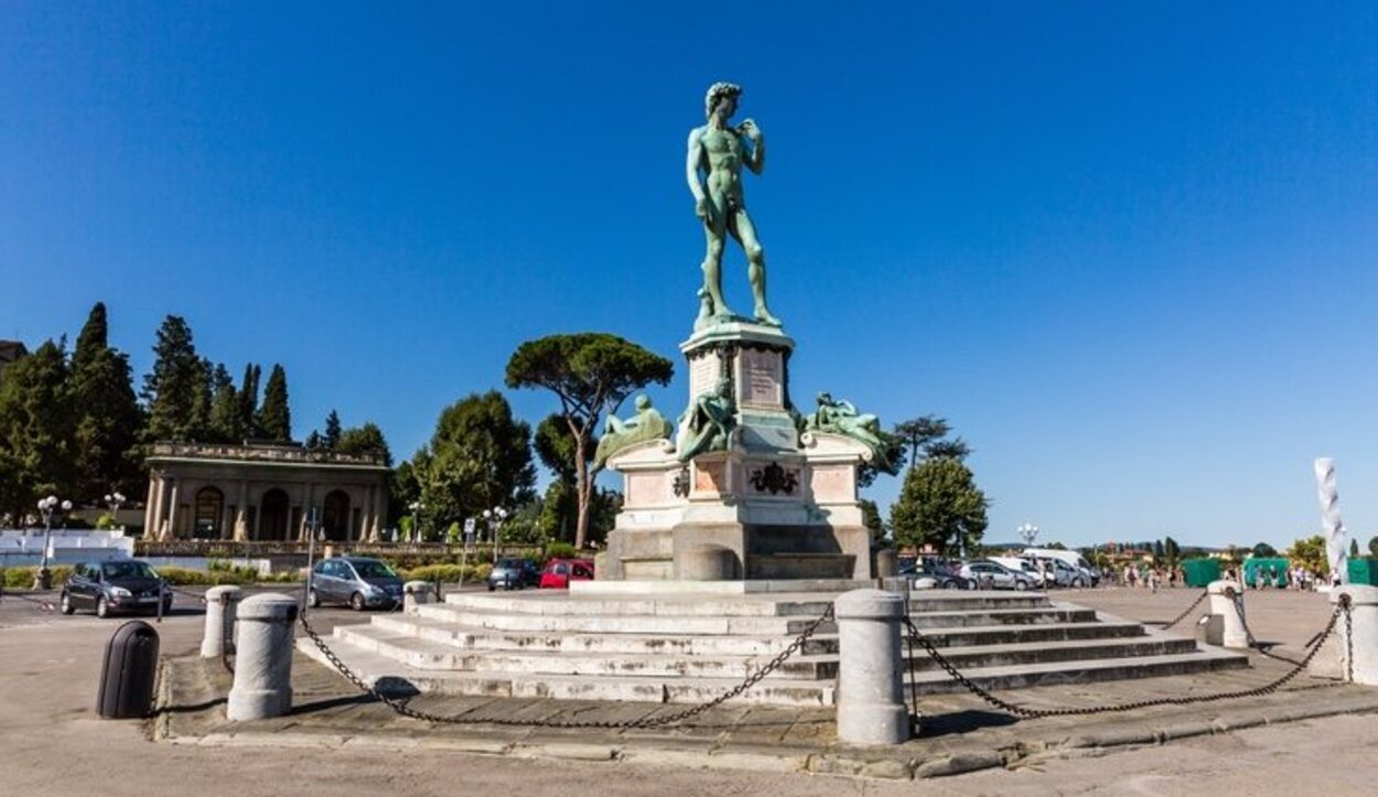 La estatua David de Miguel Ángel en la Piazzale Michelangelo