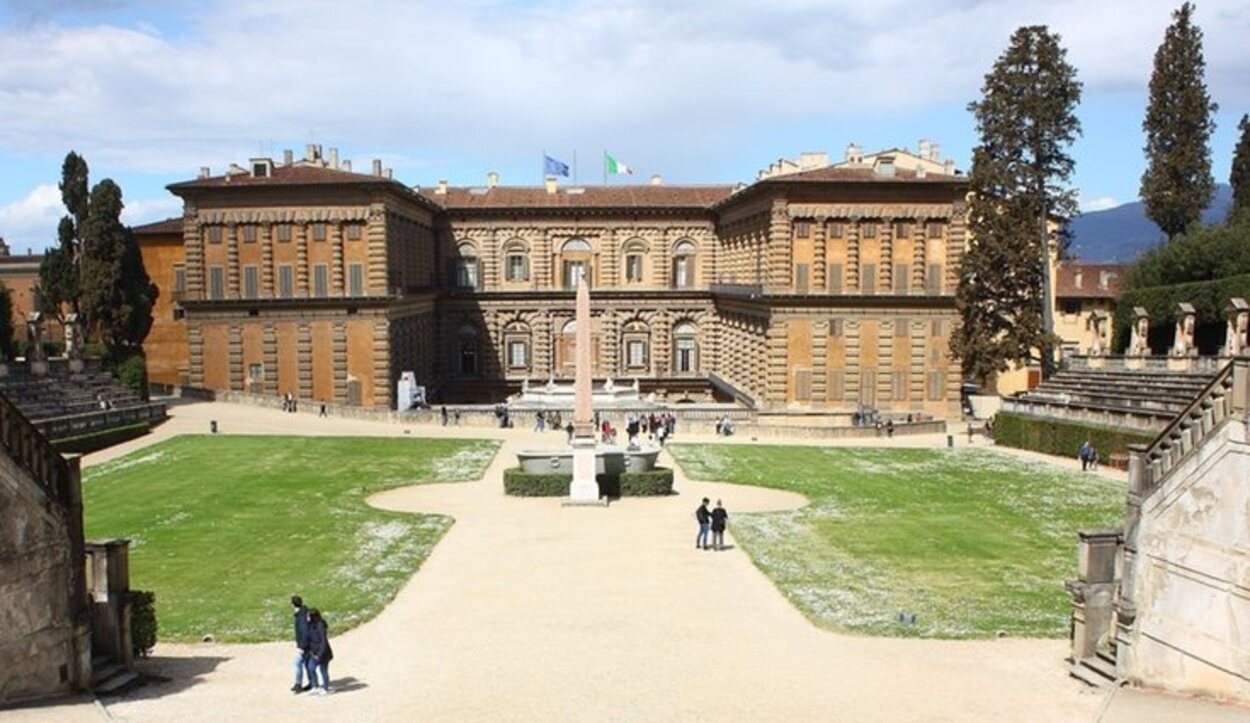 El Palazzo de Pitti está cerca del Ponte Vecchio