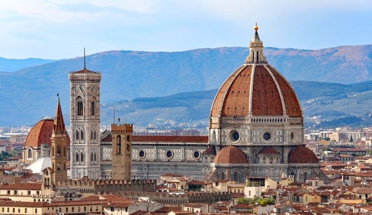 La Catedral de Santa María del Fiore es más conocida por el nombre de El Duomo de Florencia