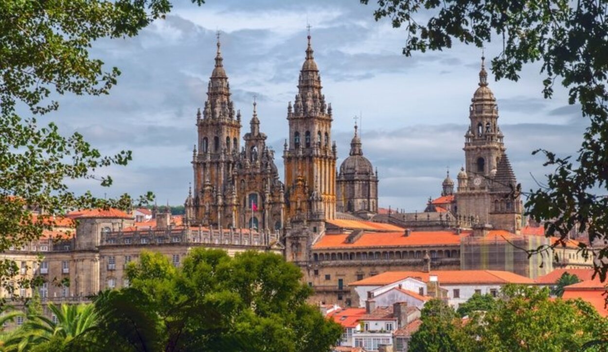 La Catedral de Santiago de Compostela es una de las más famosas de España