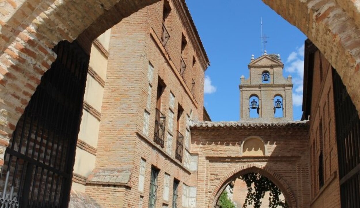 El Real Monasterio de Santa Clara es uno de sus tesoros arquitectónicos