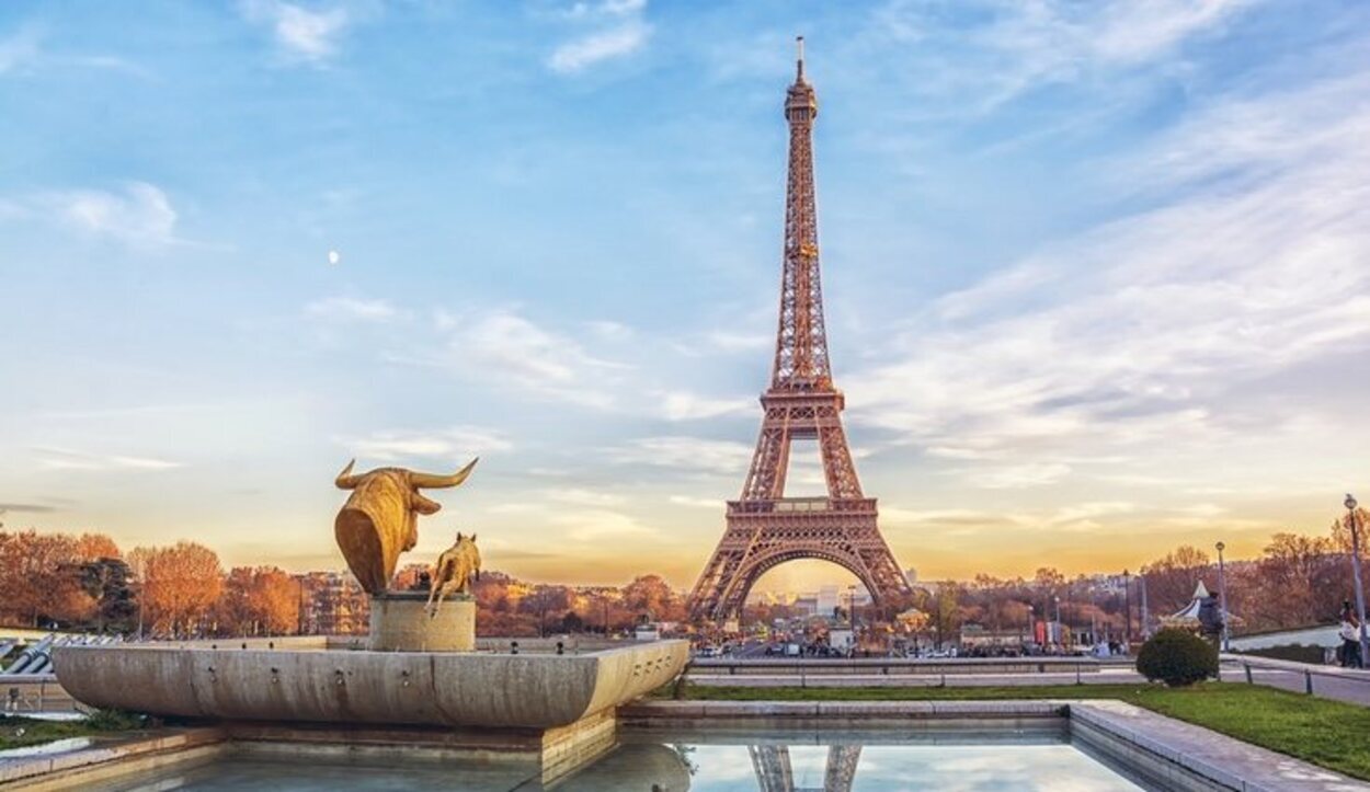Como dato curioso, la Torre Eiffel se pinta cada siete años