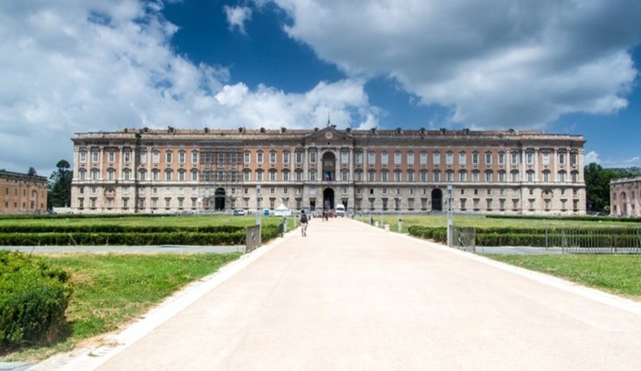 El Palacio Real de Caserta se asemeja al Palacio Real de Madrid