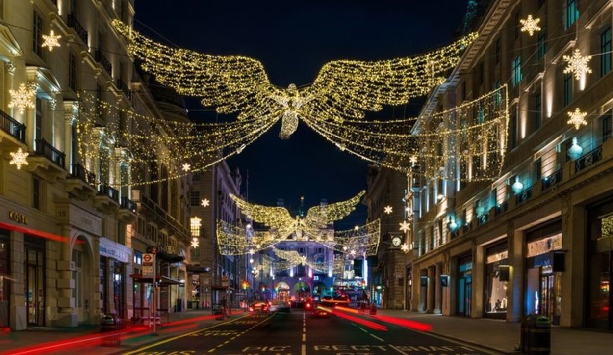 La calle Regent adornada con las luces de Navidad