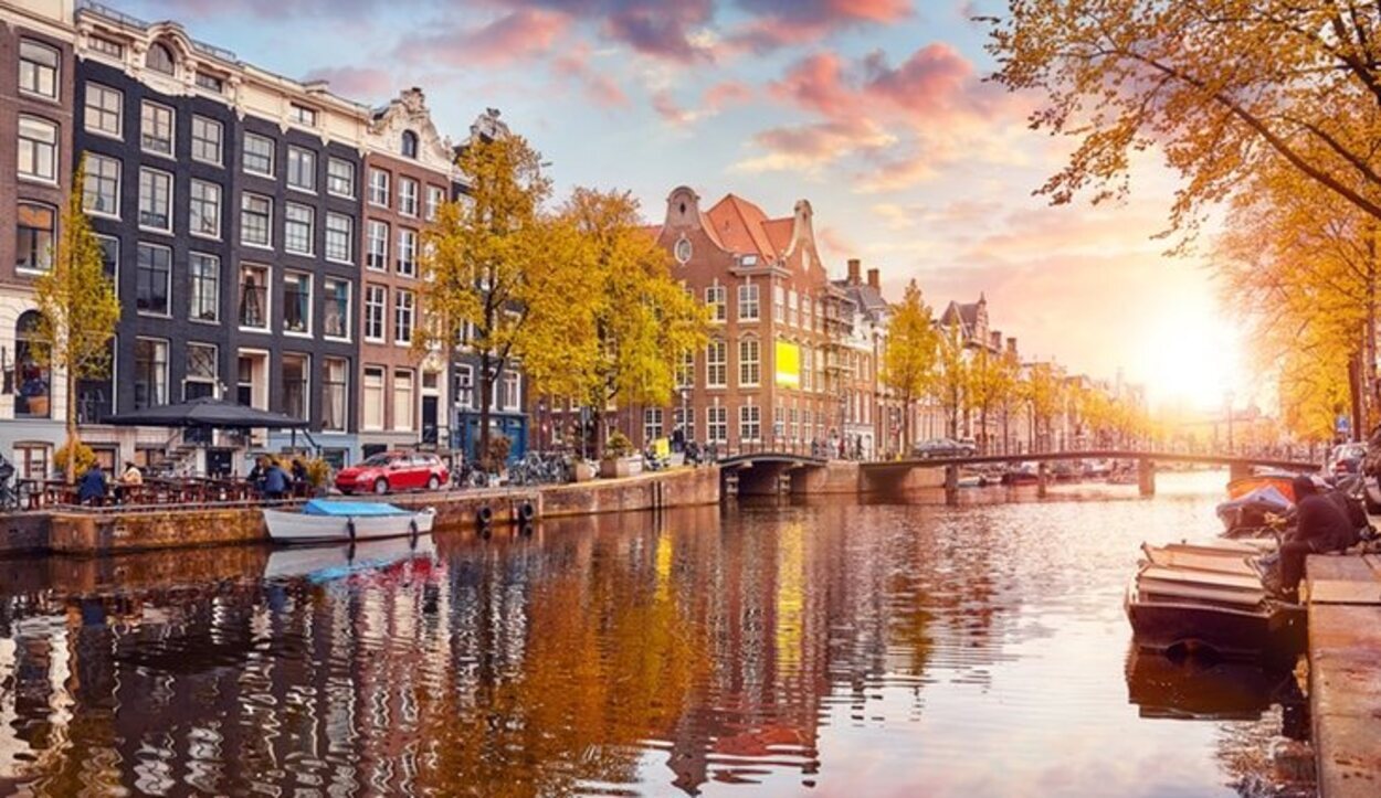 Los canales de Ámsterdam son una de las maravillas de la ciudad
