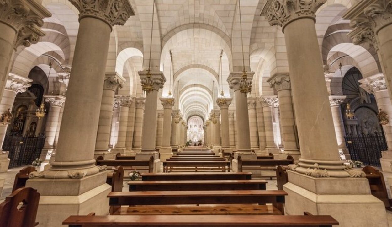 Se ha constituido realmente como iglesia propia al ser la Parroquia de Santa María de La Almudena
