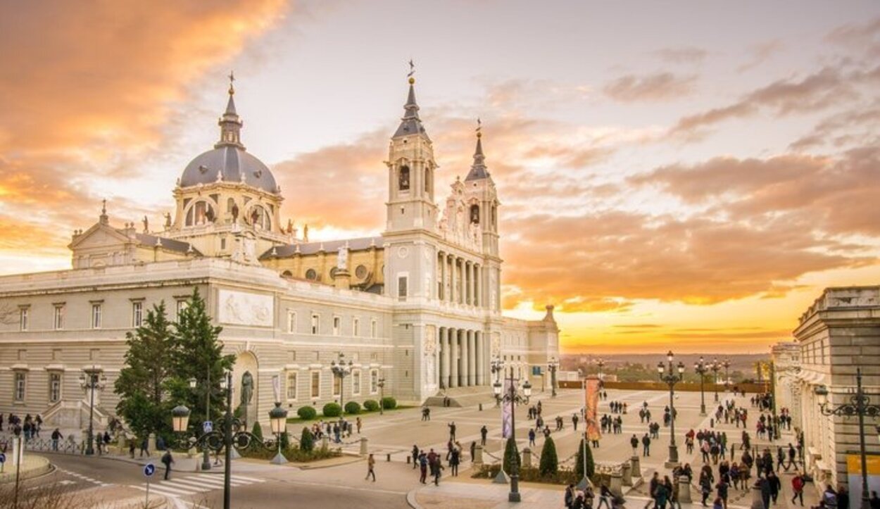 La catedral de Madrid se encuentra situada en pleno Madrid de los Borbones