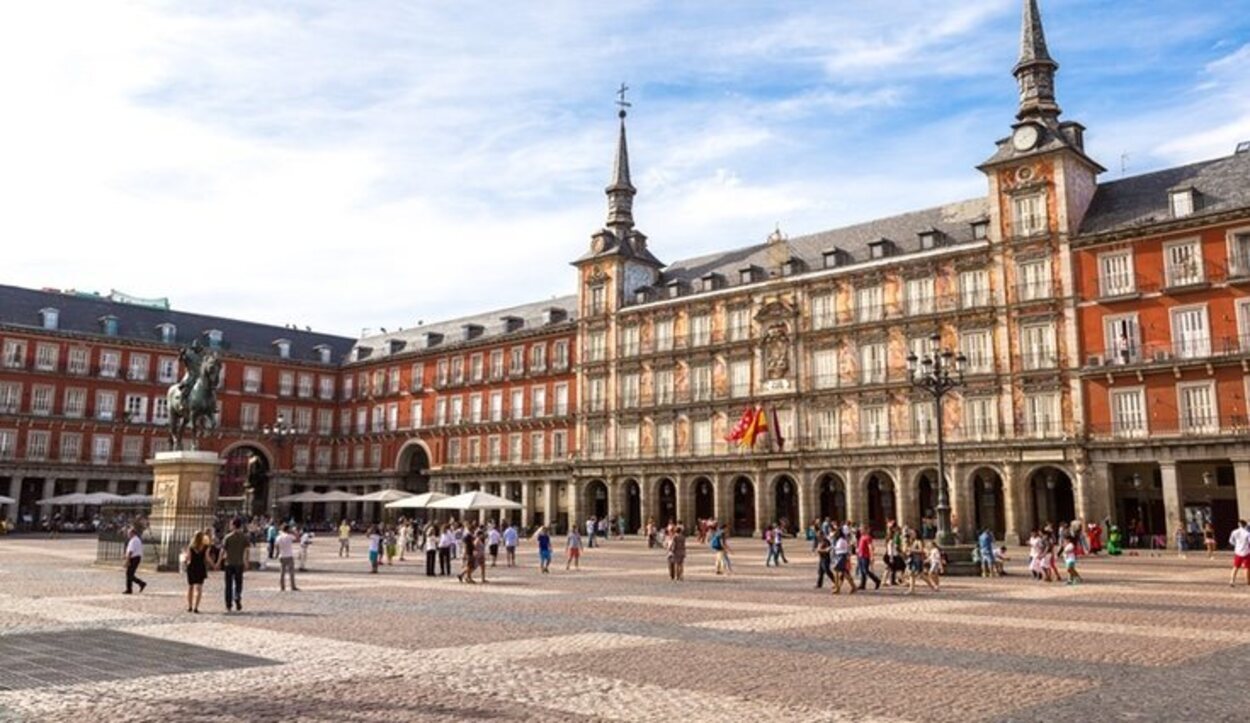 La Plaza Mayor es el punto de encuentro de muchos madrileños