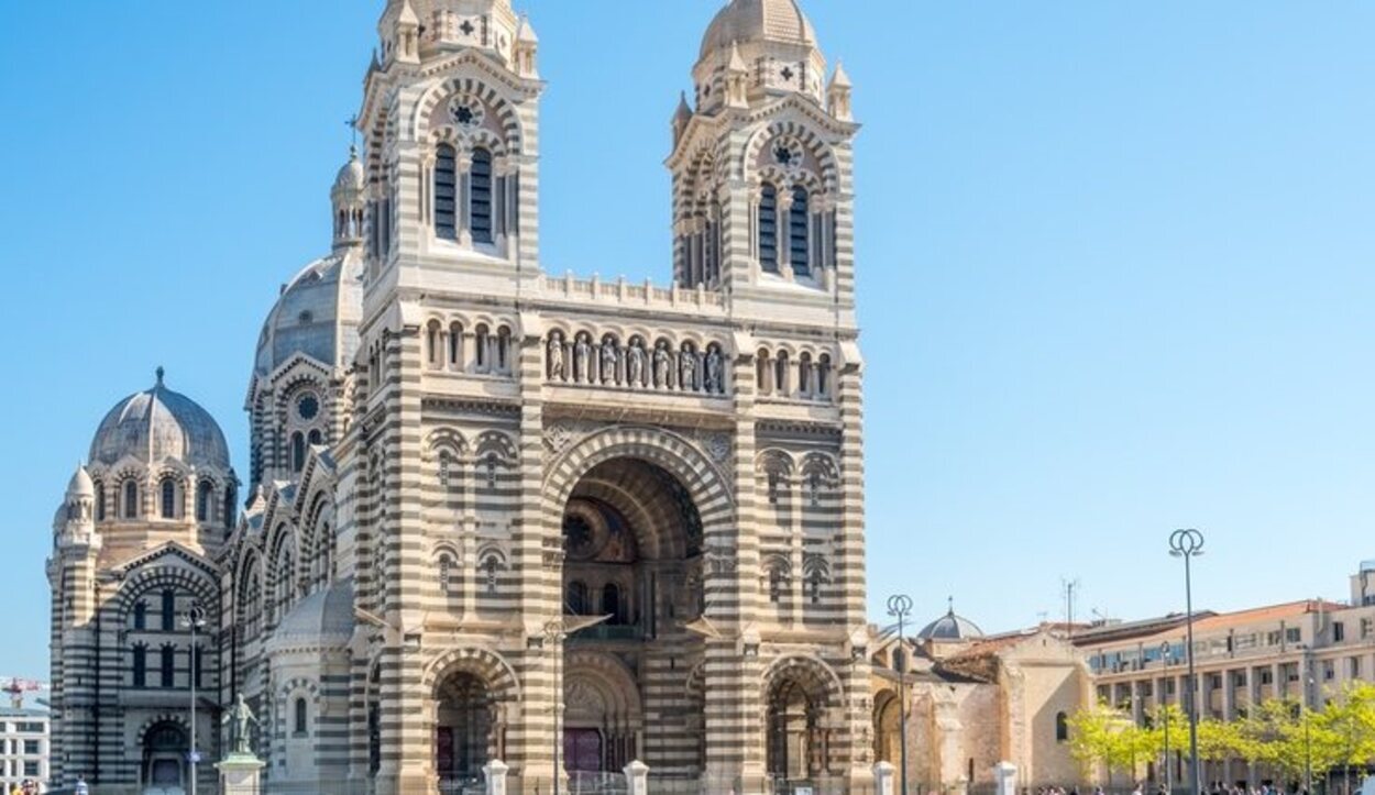 Edificio de estilo románico-bizantino único en su estilo en toda Francia