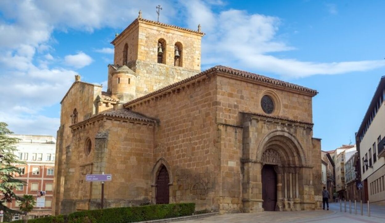 En el interior de la Iglesia de San Juan de Rabanera se conserva el crucero original