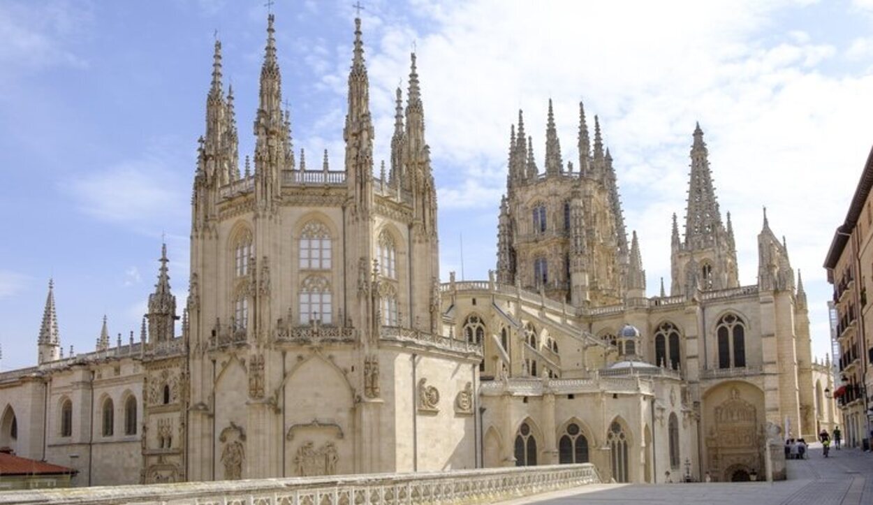 La Catedral de Santa María de Burgos es sin duda la joya más preciada de la ciudad