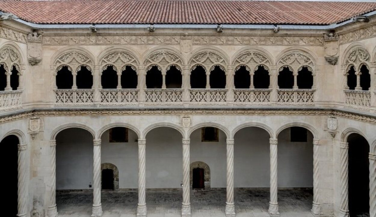 Es uno de los mejores ejemplos de la arquitectura del periodo de los Reyes Católicos
