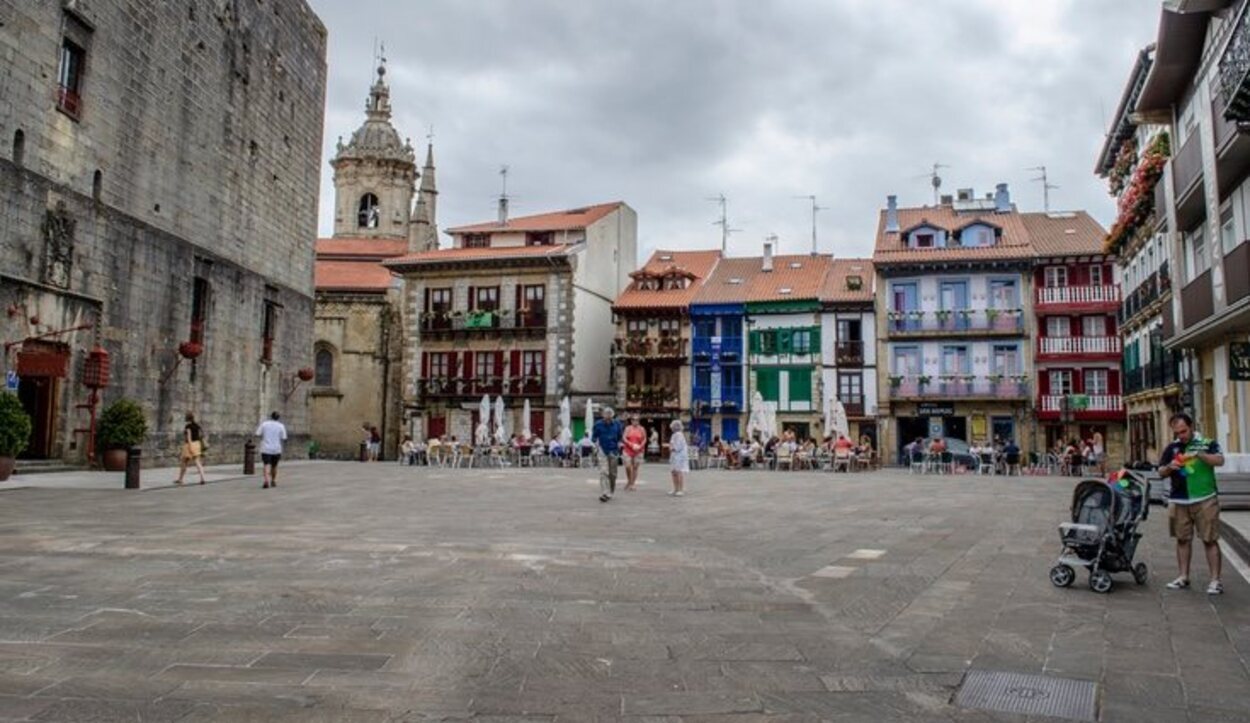 Está en el País Vasco y está repleta de palacios barrocos