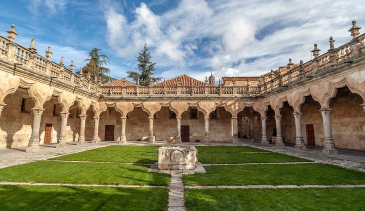 Claustro de la Universidad de Salamanca