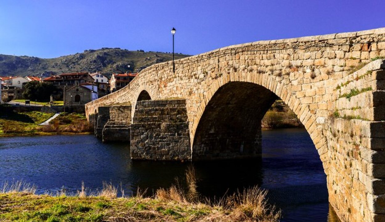 El Puente Románico es el emblema más característico de El Barco de Ávila