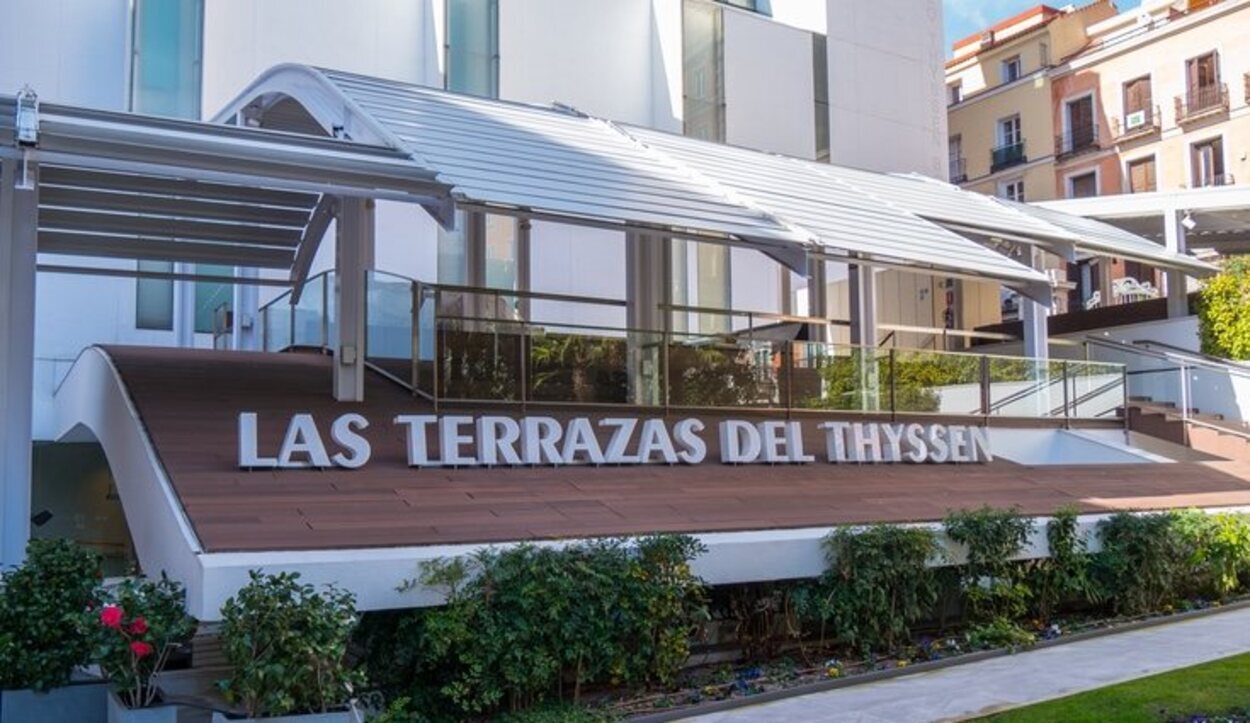 Se puede hacer una visita al museo Thyssen y terminarla picando algo en su terraza