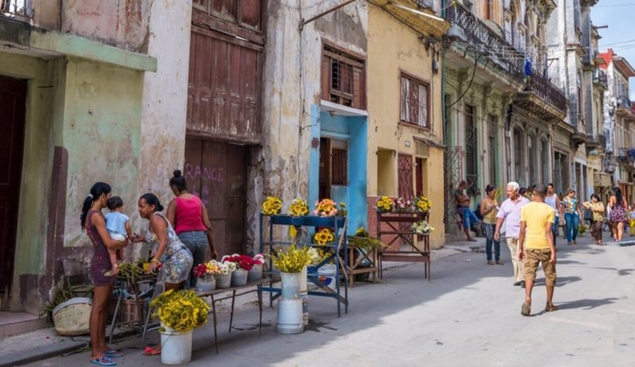 Callejear por La Habana Vieja es uno de los muchos atractivos turísticos