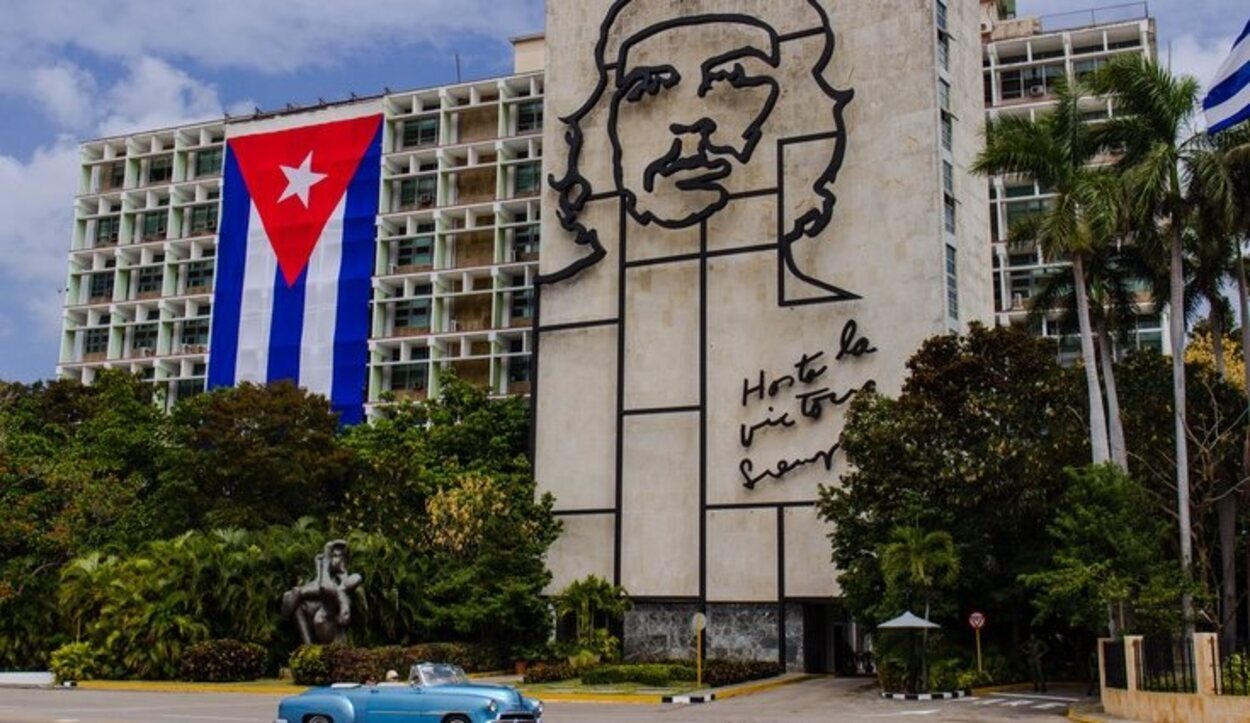 La famosa fachada del Che Guevara se encuentra en la Sede Central del Gobierno