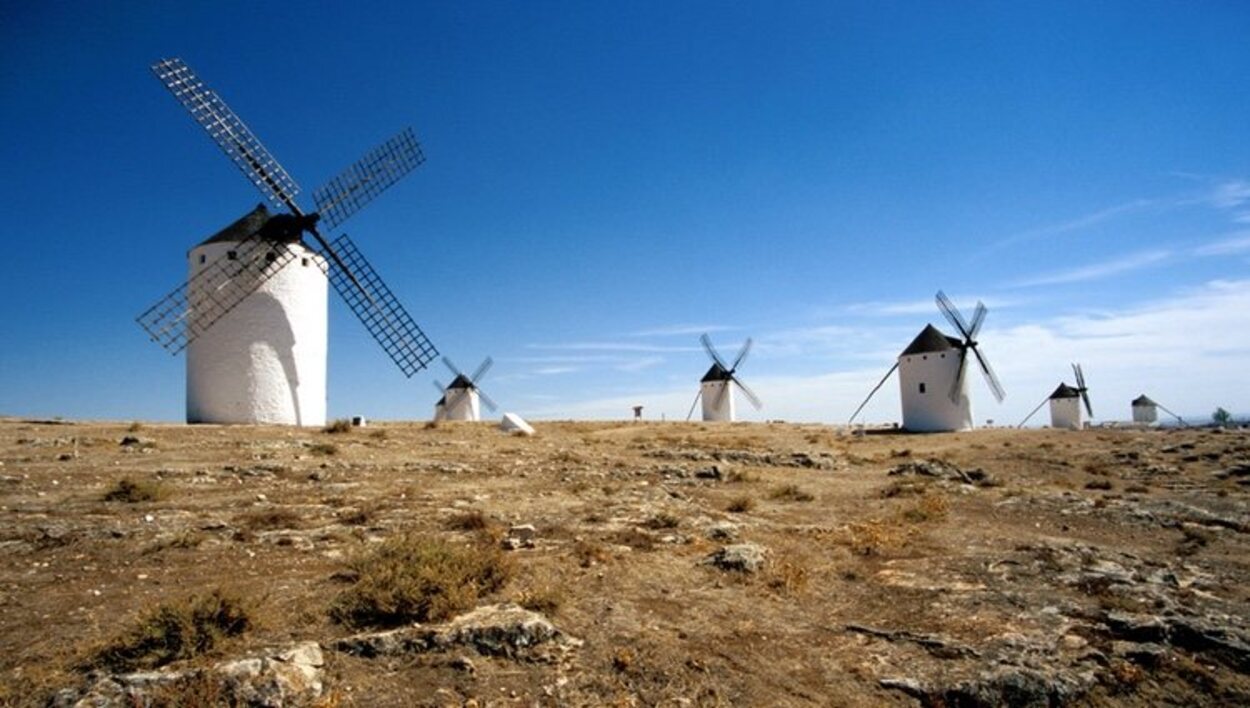 Los molinos de viento son el símbolo turístico de Campo de Criptana