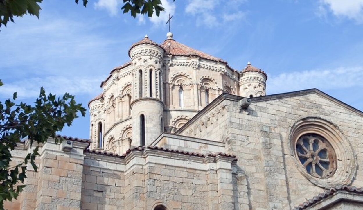 La Colegiata de Santa María la Mayor es uno de los monumentos más aclamados de la ciudad