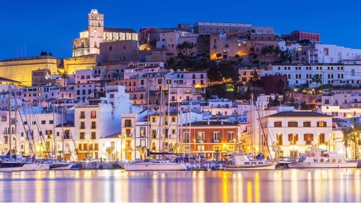 Ibiza es el destino por excelencia para disfrutar de la playa y la fiesta