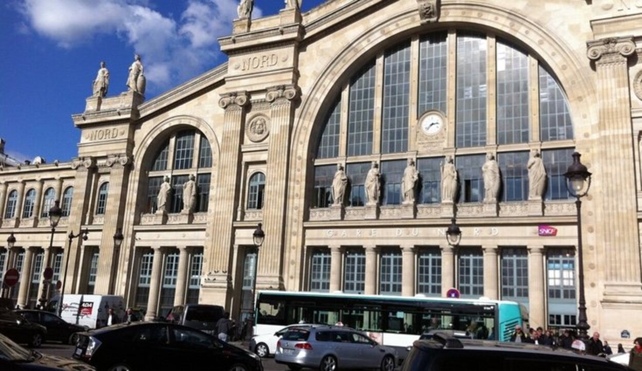 La línea de ferrocarril del aeropuerto hace parada en la estación Gare du Nord