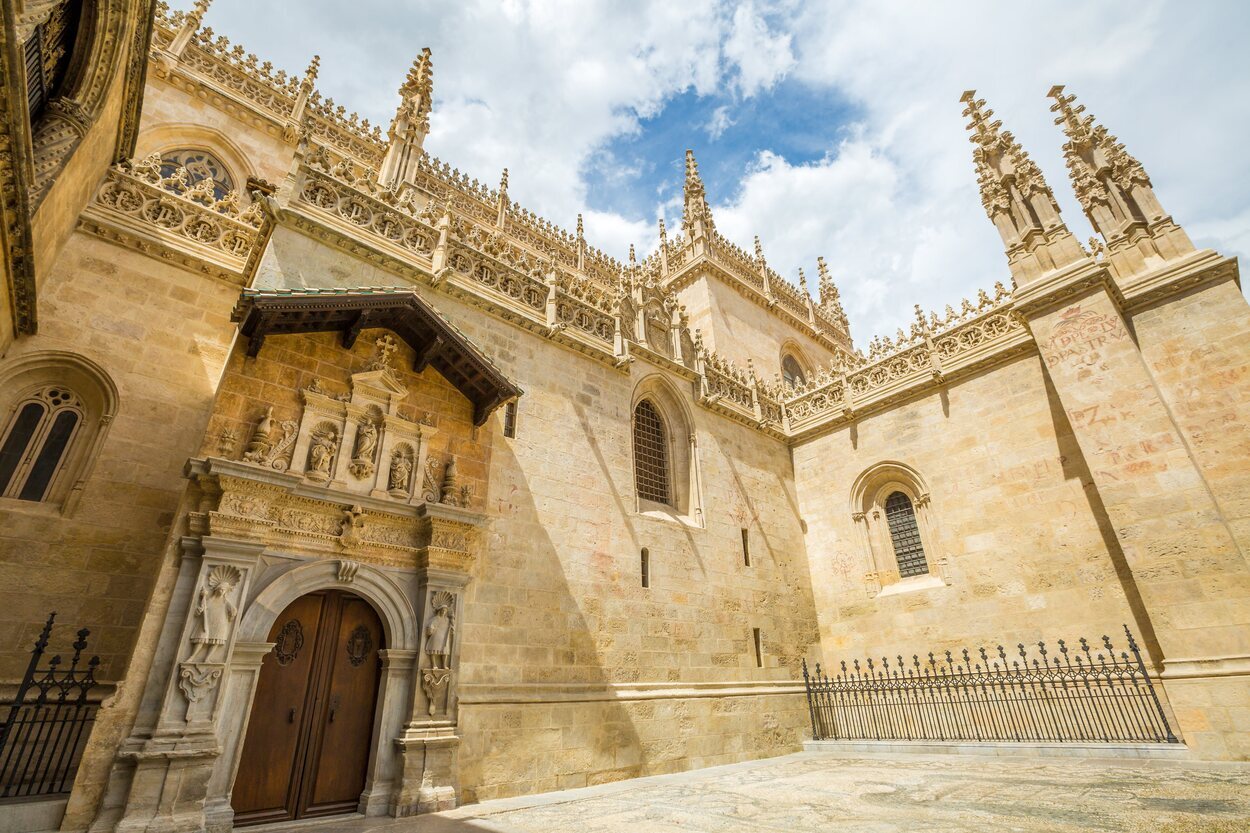 Es la sede de la archidiócesis de Granada