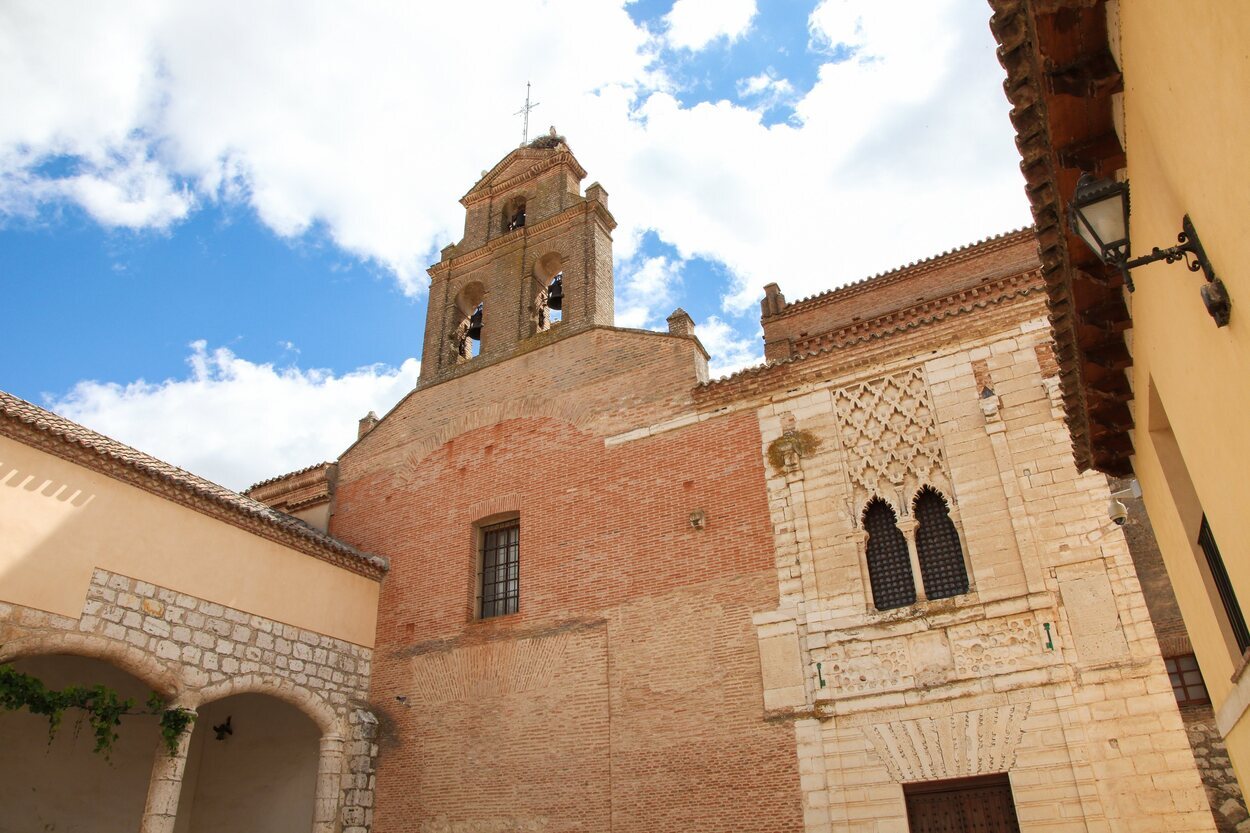 El Monasterio de Santa Clara de Tordesillas se encuentra en Valladolid
