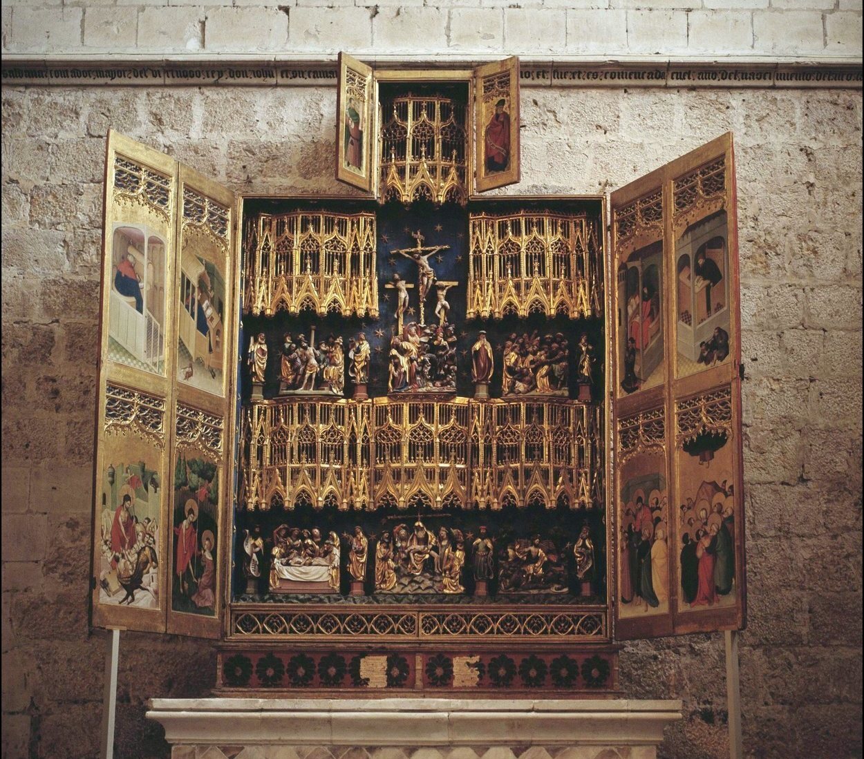Uno de los altares que componen el Monasterio de Santa Clara de Tordesillas
