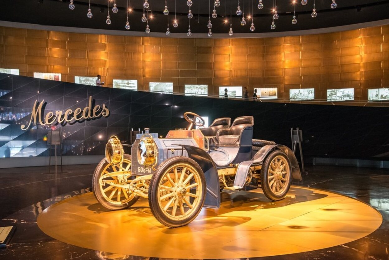 El Museo Mercedes-Benz tiene una muestra de más 160 vehículos