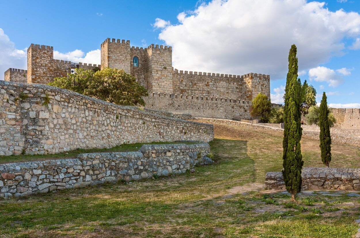 Vista general del castillo de Trujillo