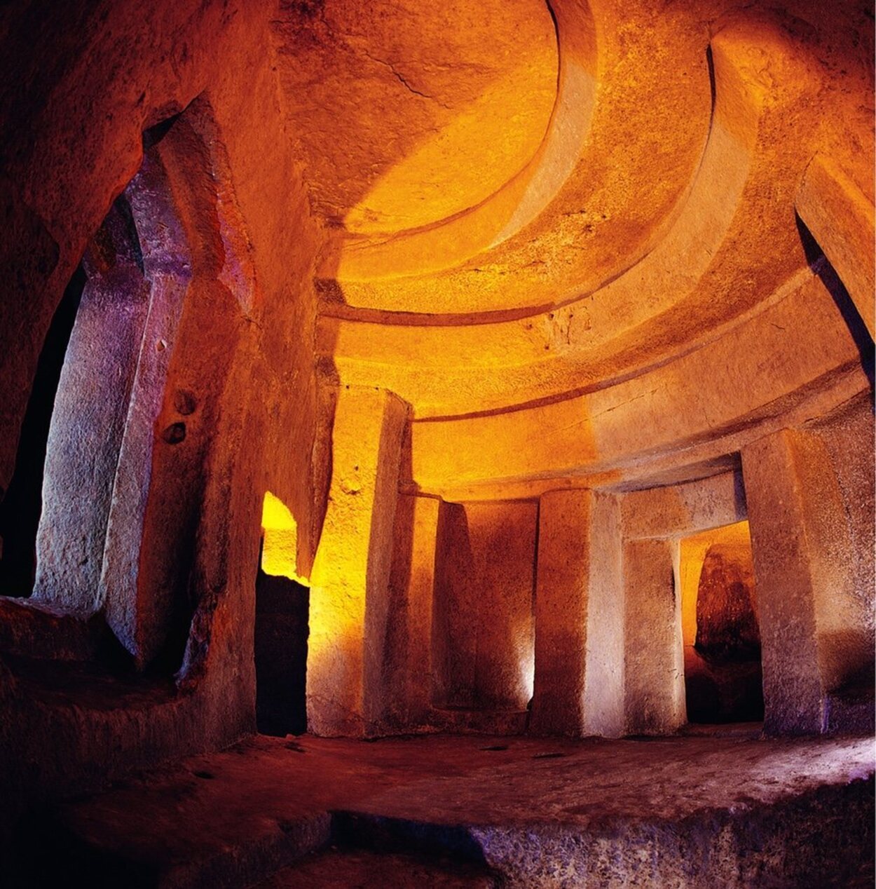 El Hipogeo de Hal Saflieni está dividido en varias cámaras funerarias