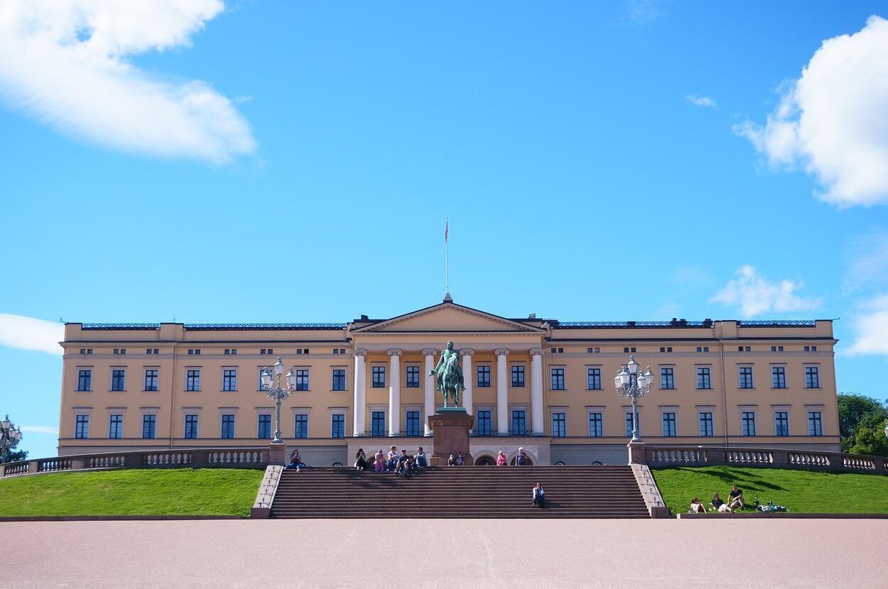 El Palacio Real de Oslo es la residencia oficial del Monarca noruego