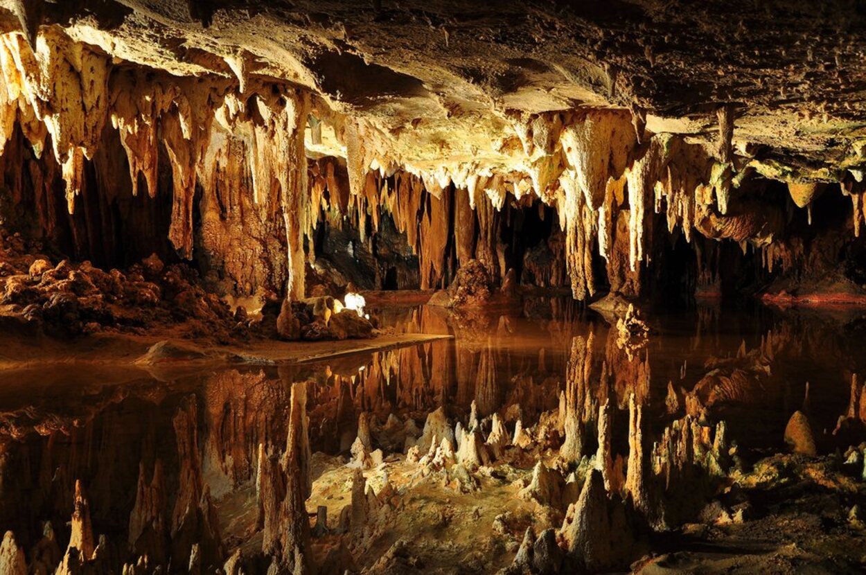 Las Cavernas de Luray son unas cuevas maravillosas repletas de estalactitas y estalagmitas